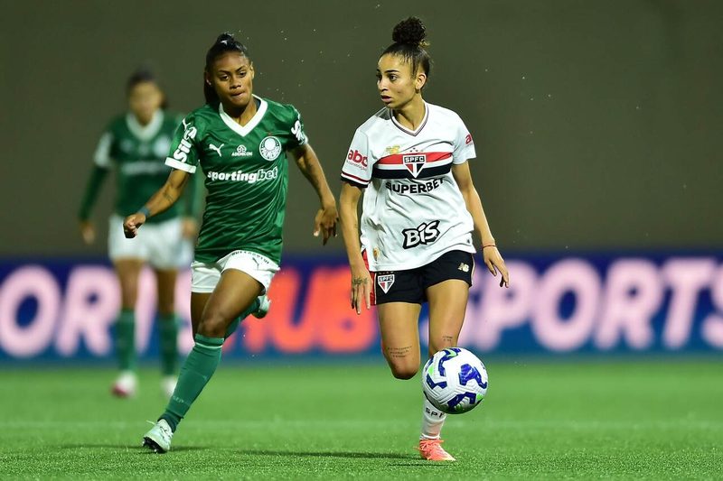 São Paulo e Palmeiras se enfrentam na semifinal da Copa do Brasil feminina hoje à noite