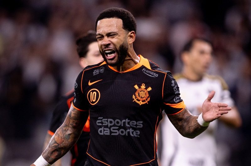 Corinthians pede a Memphis Depay para deixar suíte de hotel de R$ 250 mil