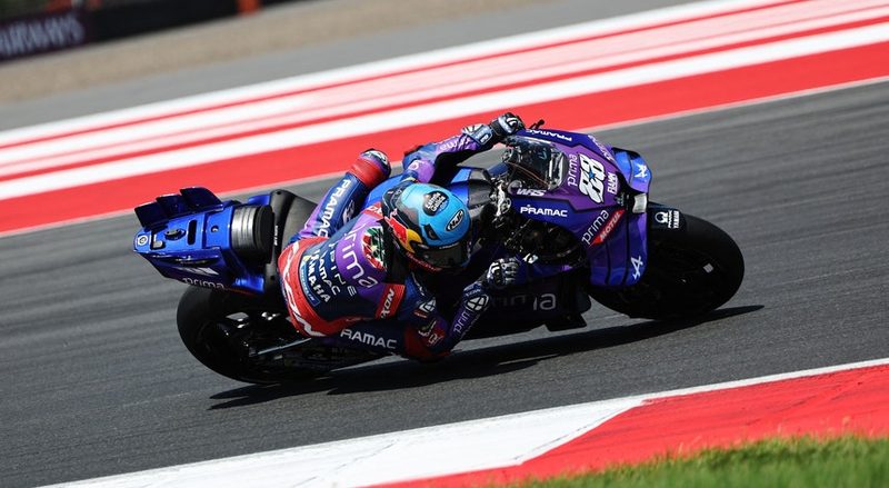 Miguel Oliveira se despede do público português em emocionante GP de MotoGP