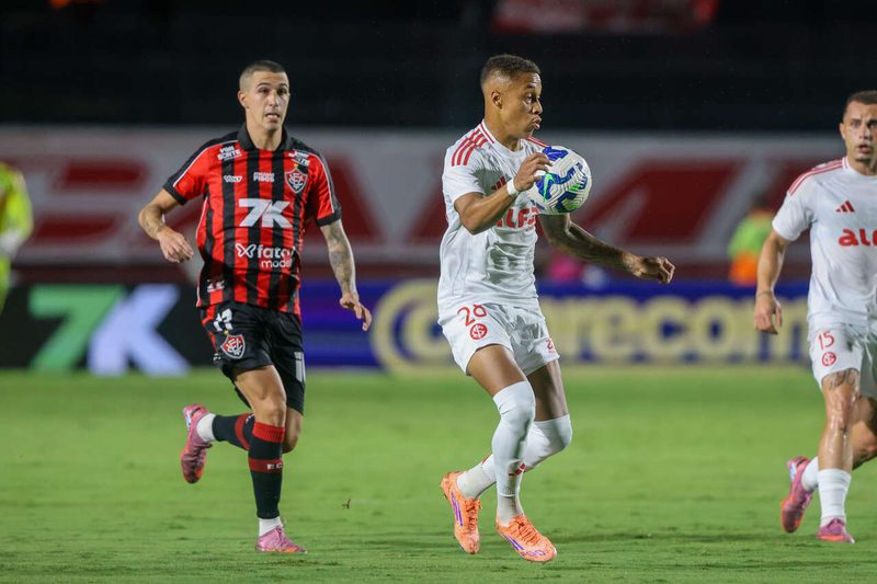 Internacional se complica na luta contra o rebaixamento após derrota para o Vitória