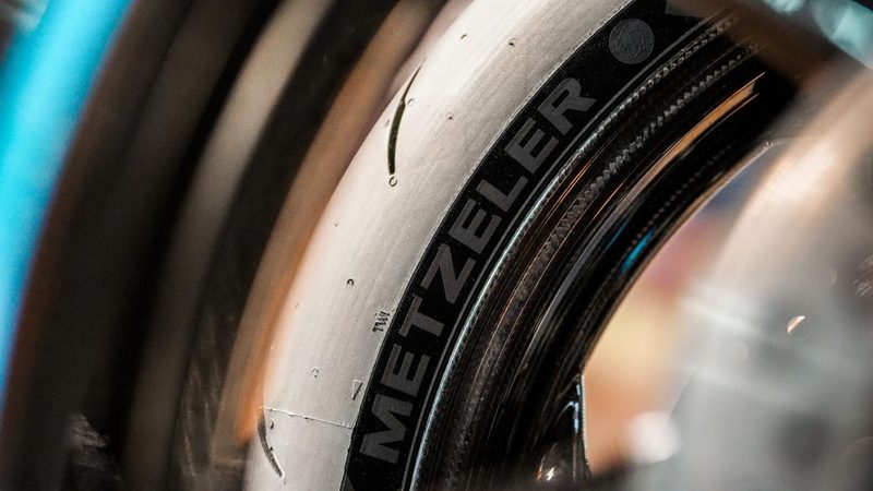 Metzeler svela i nuovi pneumatici per moto 2026 a Eicma: Sportec 01 e Karoo 4 Street