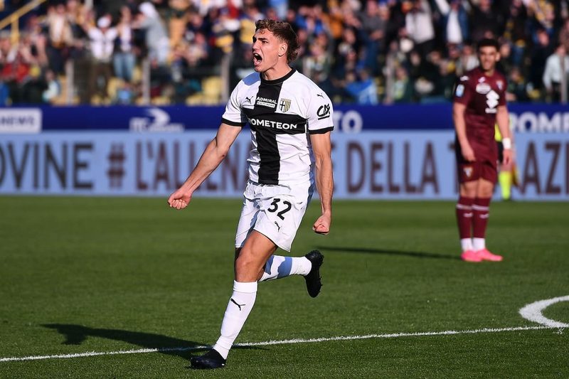 Il Milan punta su Mateo Pellegrino: l'attaccante del Parma nel mirino