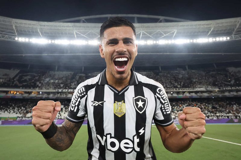 David Ricardo celebra gol decisivo e sequência no Botafogo em busca da Libertadores