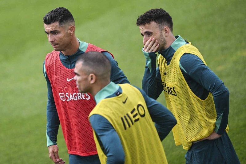 Cristiano Ronaldo justifica ausência no funeral de Diogo Jota e critica a mídia