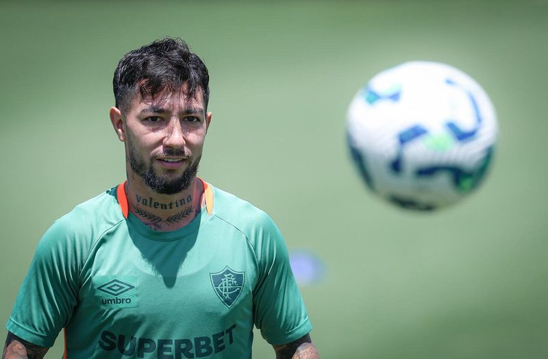Lucho Acosta retorna ao Fluminense e destaca importância do duelo contra o Mirassol