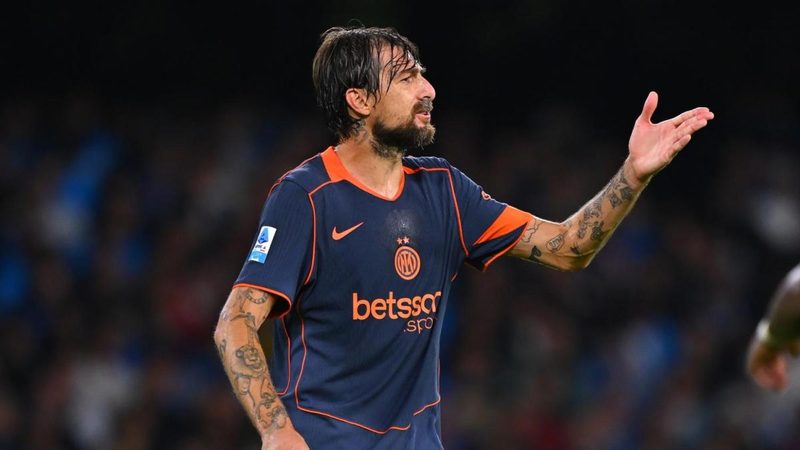 Acerbi lontano dall'Inter: tre esclusioni consecutive e Bisseck in ascesa