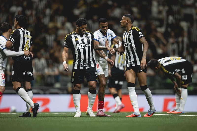 Atlético brilha com gol 500 de Hulk e goleia Bahia na 32ª rodada do Brasileirão