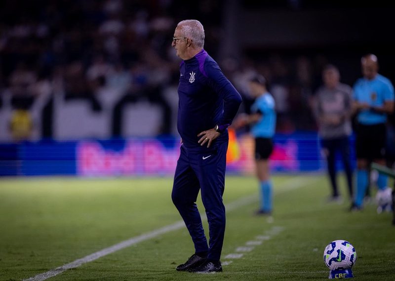 Dorival critica arbitragem após derrota do Corinthians para o RB Bragantino