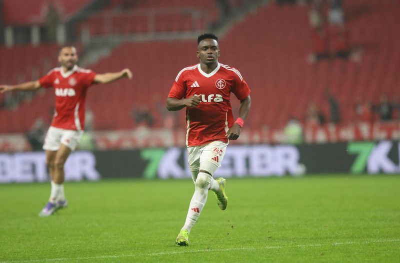 Internacional pode perder trio de jogadores em confronto decisivo contra o Ceará