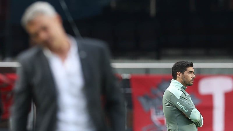 Abel Ferreira responde a Crespo sobre riqueza do Palmeiras com humor e reflexão
