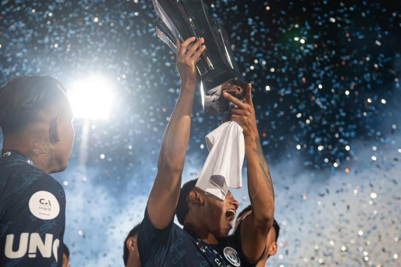 Independiente Rivadavia conquista Copa Argentina e Sebastián Villa faz desabafo emocionante