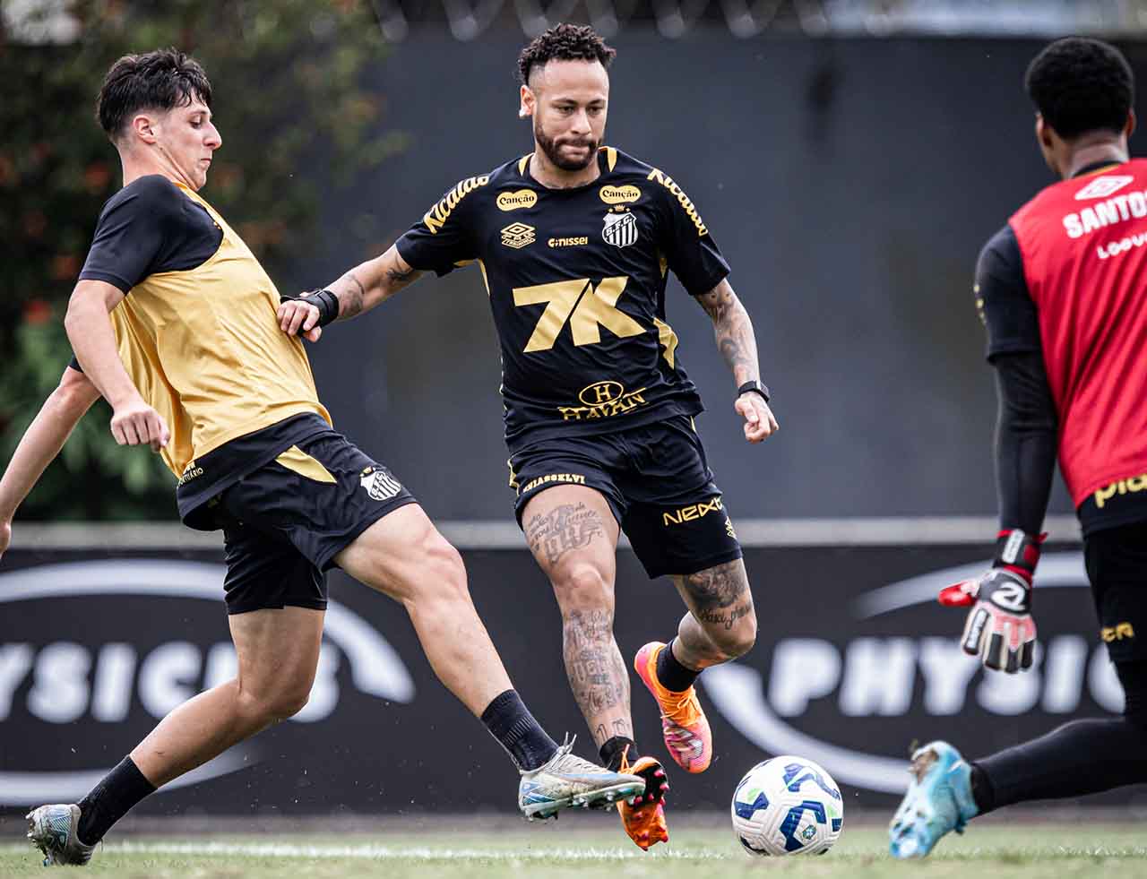 Santos confirma Neymar e mais retornos para enfrentar o Flamengo no Maracanã