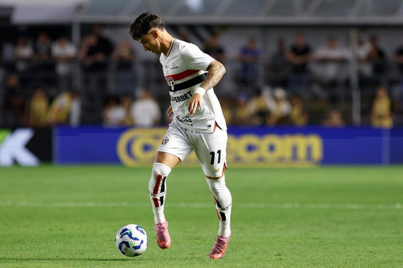 Ferreira brilha e garante empate para o São Paulo contra o Flamengo no Brasileirão