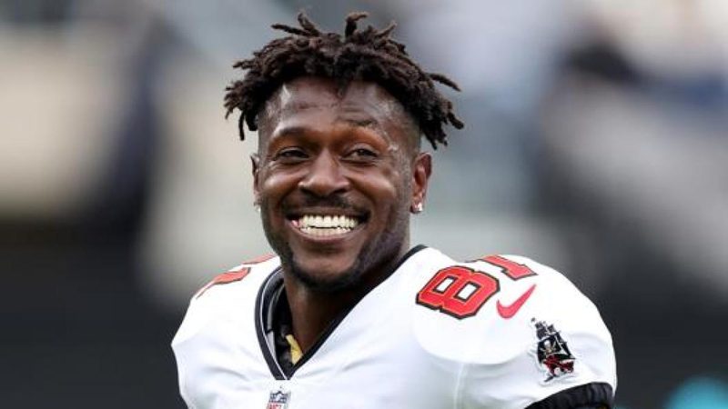 Antonio Brown affronta gravi accuse: tentato omicidio e 15 anni di carcere in vista