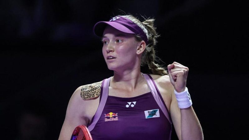 Elena Rybakina conquista la finale alle Wta Finals superando Jessica Pegula