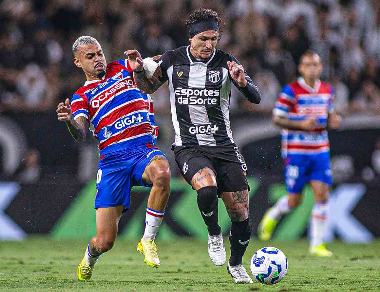 Ceará conquista empate emocionante contra o Fortaleza no Clássico-Rei