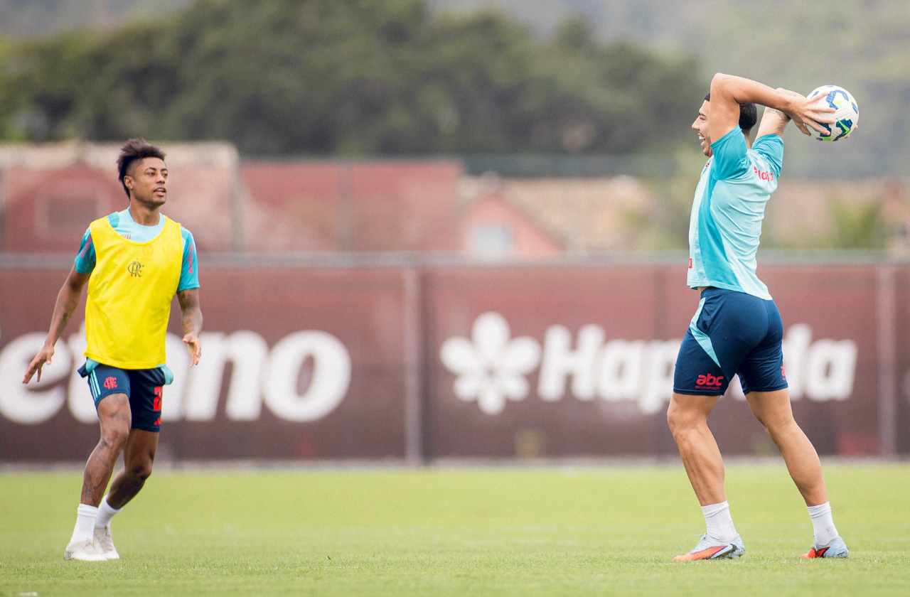Bruno Henrique retorna ao Flamengo como titular contra o Santos no Maracanã
