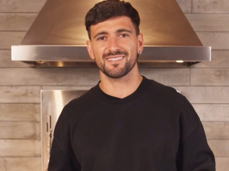 Arrascaeta ironiza jornalista e convida Pedro para churrasco em nova campanha publicitária