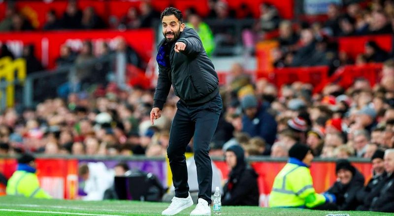 Ruben Amorim conquista prêmio de melhor treinador da Premier League em outubro