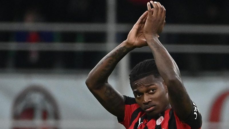 Leao guida il Milan verso la sfida col Parma: Allegri punta su di lui