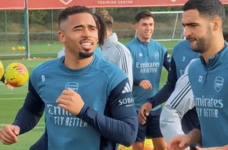 Arsenal celebra retorno de Gabriel Jesus aos treinos após dez meses de recuperação