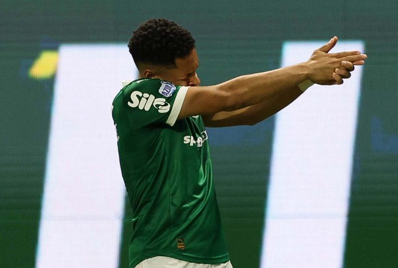 Vitor Roque celebra fase incrível no Palmeiras e convocações para a Seleção