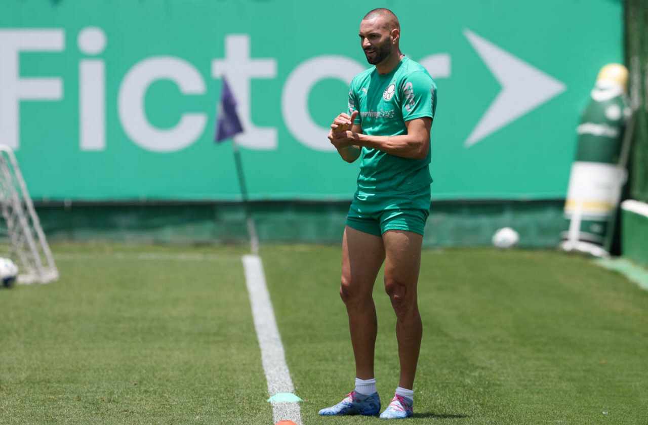 Weverton avança em recuperação e treina com restrições no Palmeiras
