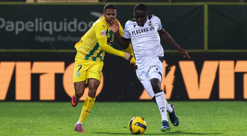 Vitória de Guimarães conquista triunfo dramático com gol de pênalti nos descontos