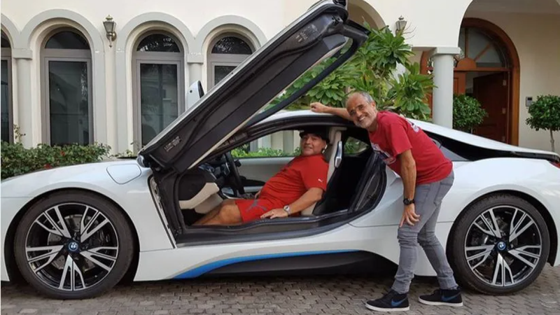 La BMW i8 di Diego Armando Maradona all'asta: un pezzo di storia in vendita
