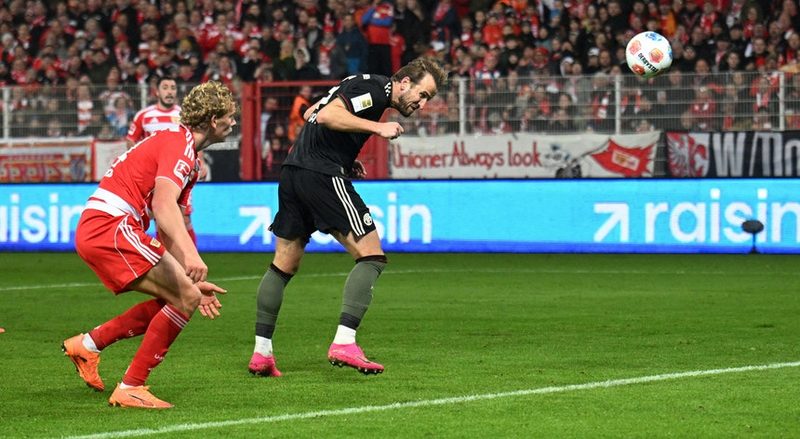 Bayern empata em Berlim e vê vantagem na Bundesliga sofrer pressão