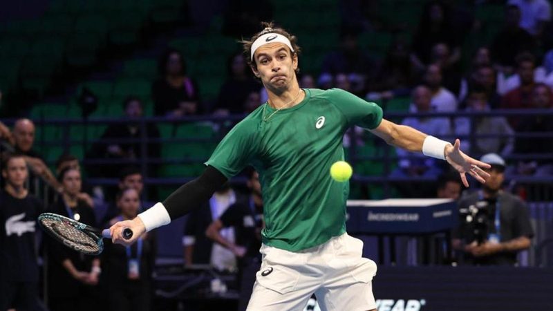 Djokovic trionfa ad Atene e incoraggia Musetti: "Il futuro è brillante"