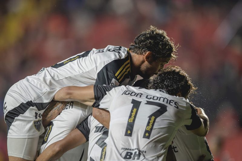 Atlético vira sobre o Sport e Scarpa elogia momento positivo do time