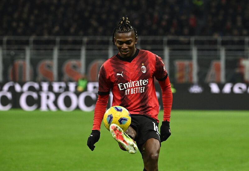 Milan vacila e empata com Parma, colocando liderança em risco no Campeonato Italiano