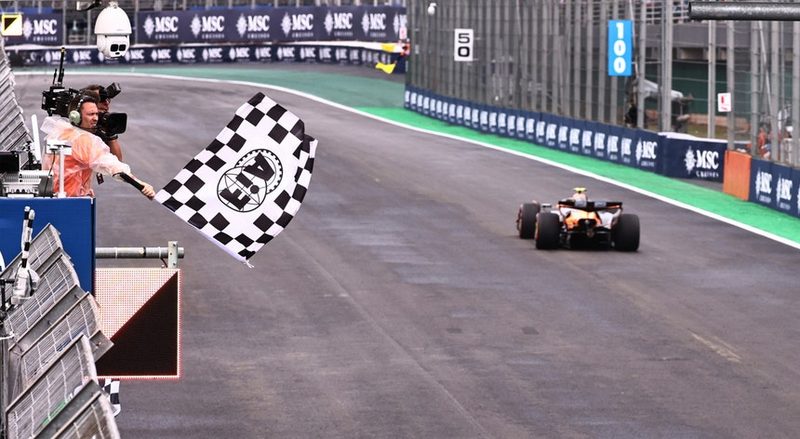 Lando Norris conquista vitória na corrida sprint do GP do Brasil enquanto Piastri bate no muro
