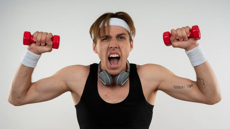 Quando e come aumentare i pesi in palestra per massimizzare i guadagni muscolari
