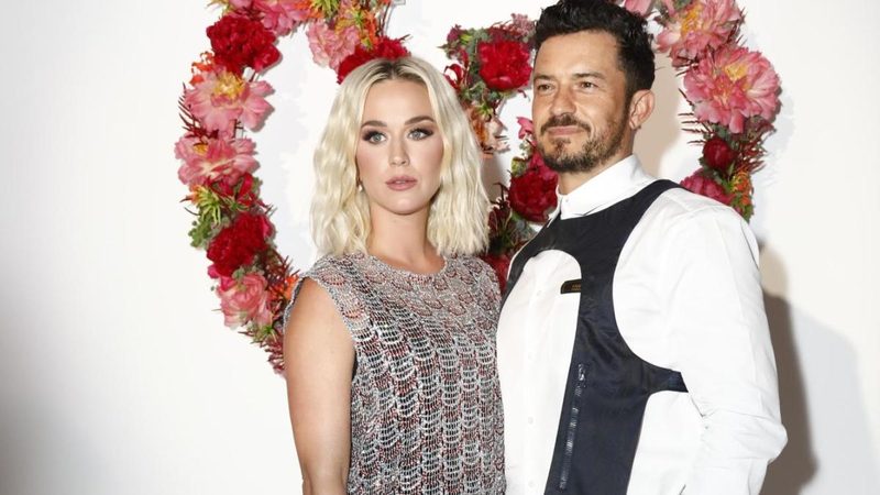 Katy Perry affronta la rottura con Orlando Bloom nel singolo "Bandaids"