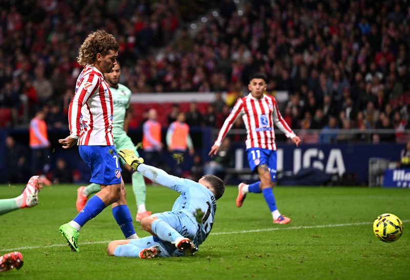 Doppietta di Griezmann trascina l'Atlético Madrid al successo sul Levante