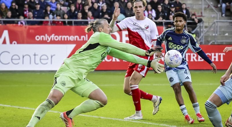 Ajax amarga nova derrota e se afunda na Eredivisie após saída de Heitinga