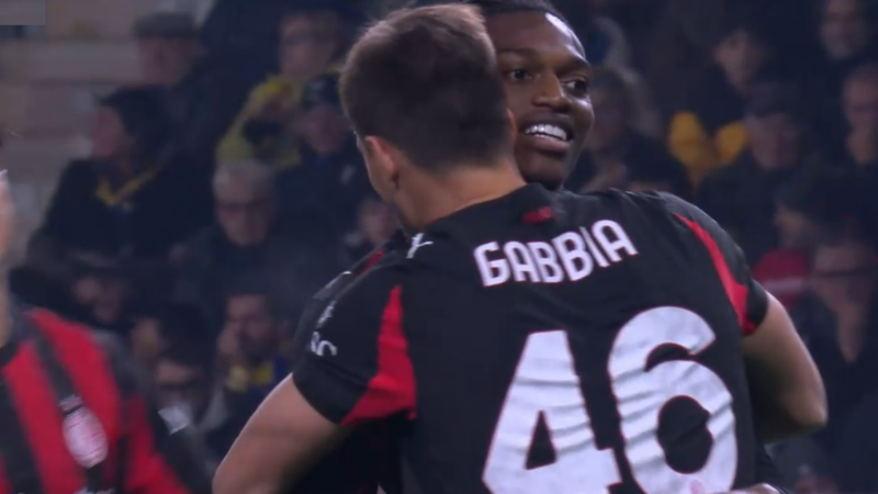 Leao e Suzuki, scintille da rigore: il duello che infiamma il match