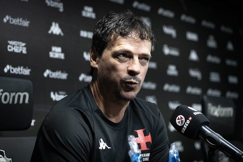 Fernando Diniz analisa terceira derrota seguida do Vasco e evita falar em desespero