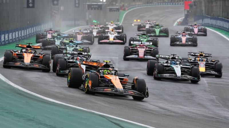 Norris in pole al GP del Brasile, Verstappen parte dalla pit-lane
