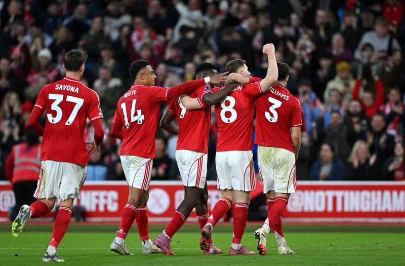 Nottingham Forest encerra jejum e vence Leeds em emocionante virada na Premier League
