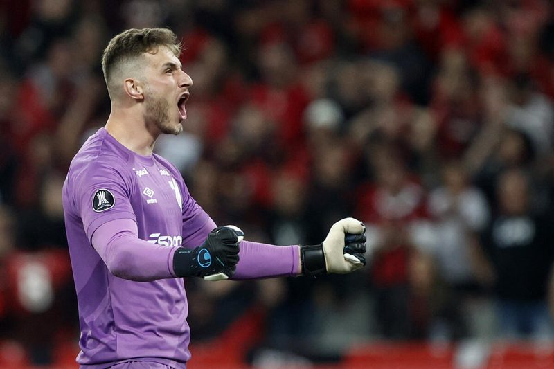 Inter e Milan in corsa per Bento: il portiere dell'Al Nassr vuole tornare in Europa