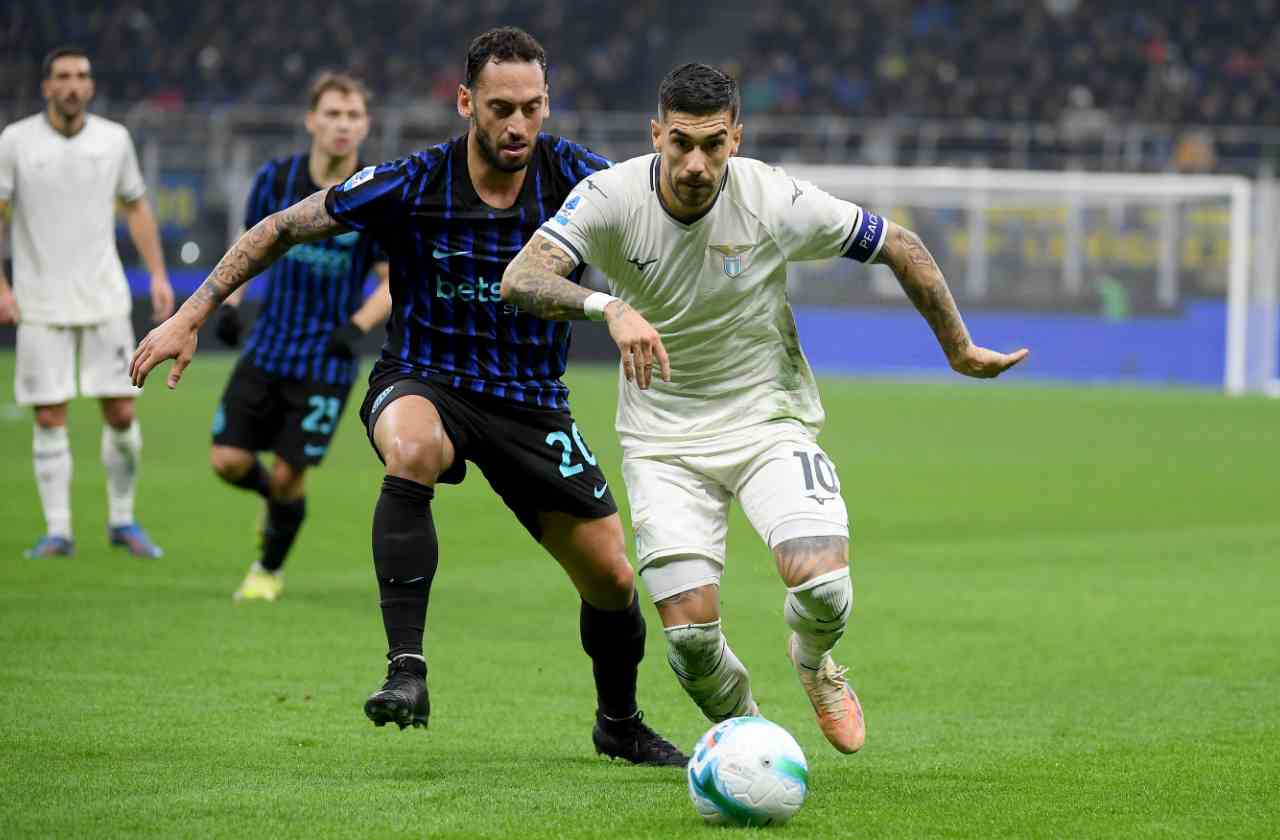 Inter de Milão brilha, vence Lazio e assume a liderança da Serie A