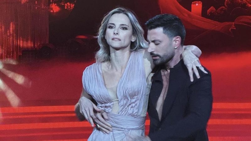 Fialdini trionfa a Ballando con le Stelle, Emma Coriandoli eliminata