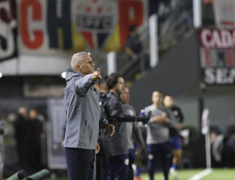 Crespo garante permanência no São Paulo até 2026 e promete intensificar trabalho