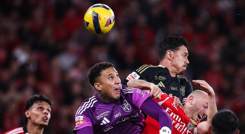 Benfica cede empate dramático ao Casa Pia após abrir 2-0 na Luz