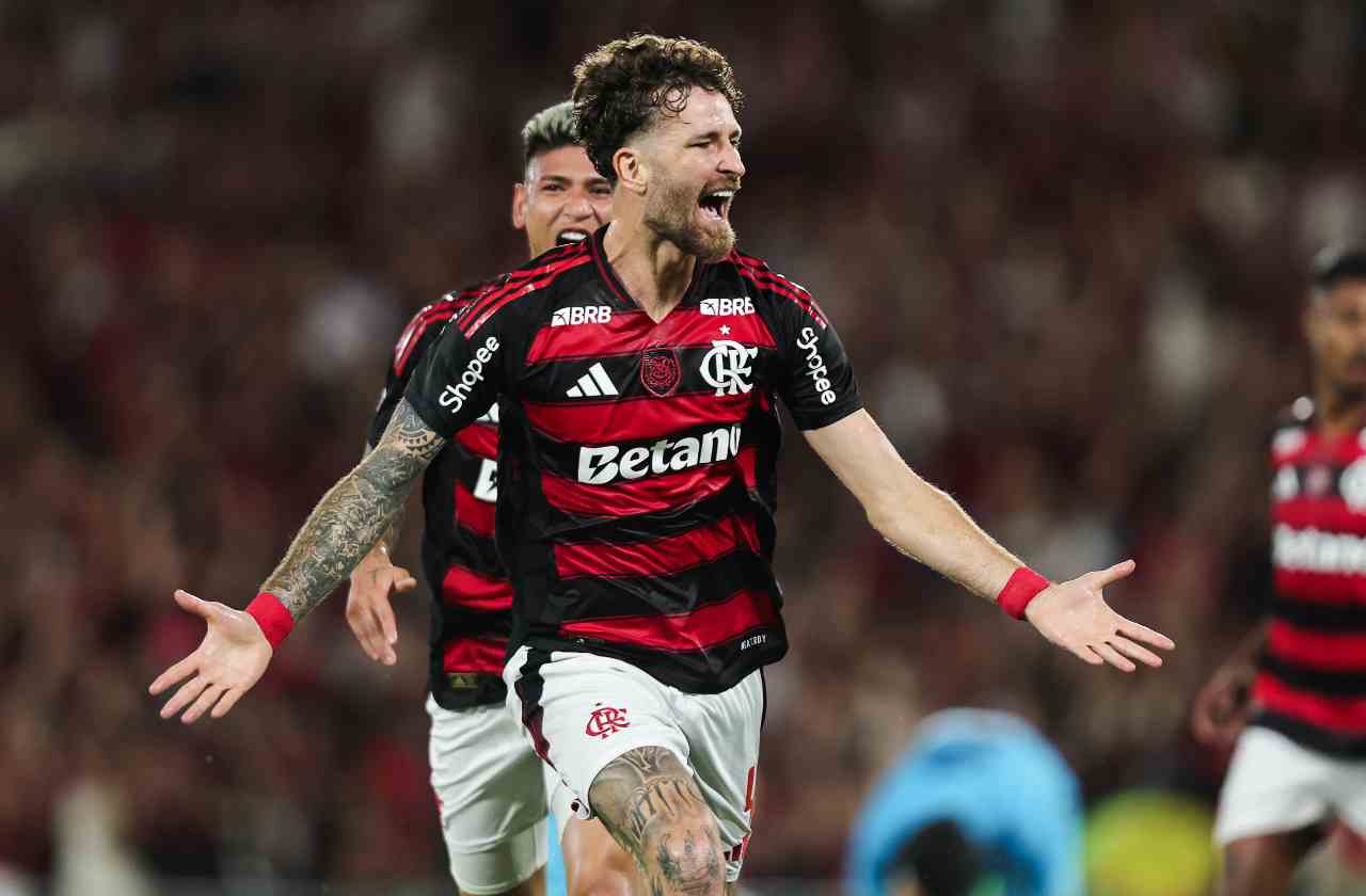 Flamengo vence Santos por 3 a 2 e continua na luta pelo título do Brasileirão