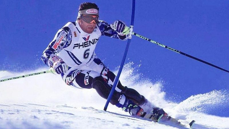Alberto Tomba racconta la sua vita tra sci, canguri e Martina Colombari