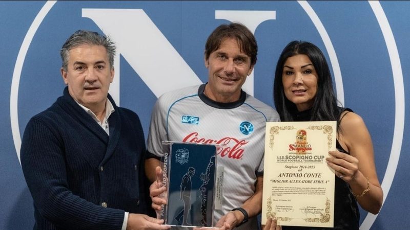 Antonio Conte premiato come miglior allenatore della stagione 2024/2025
